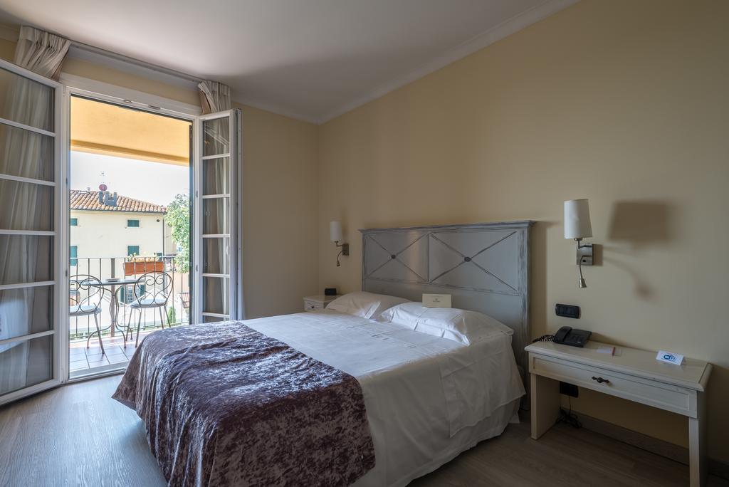 Deluxe Triple Room with Balcony,272121013:JPEG